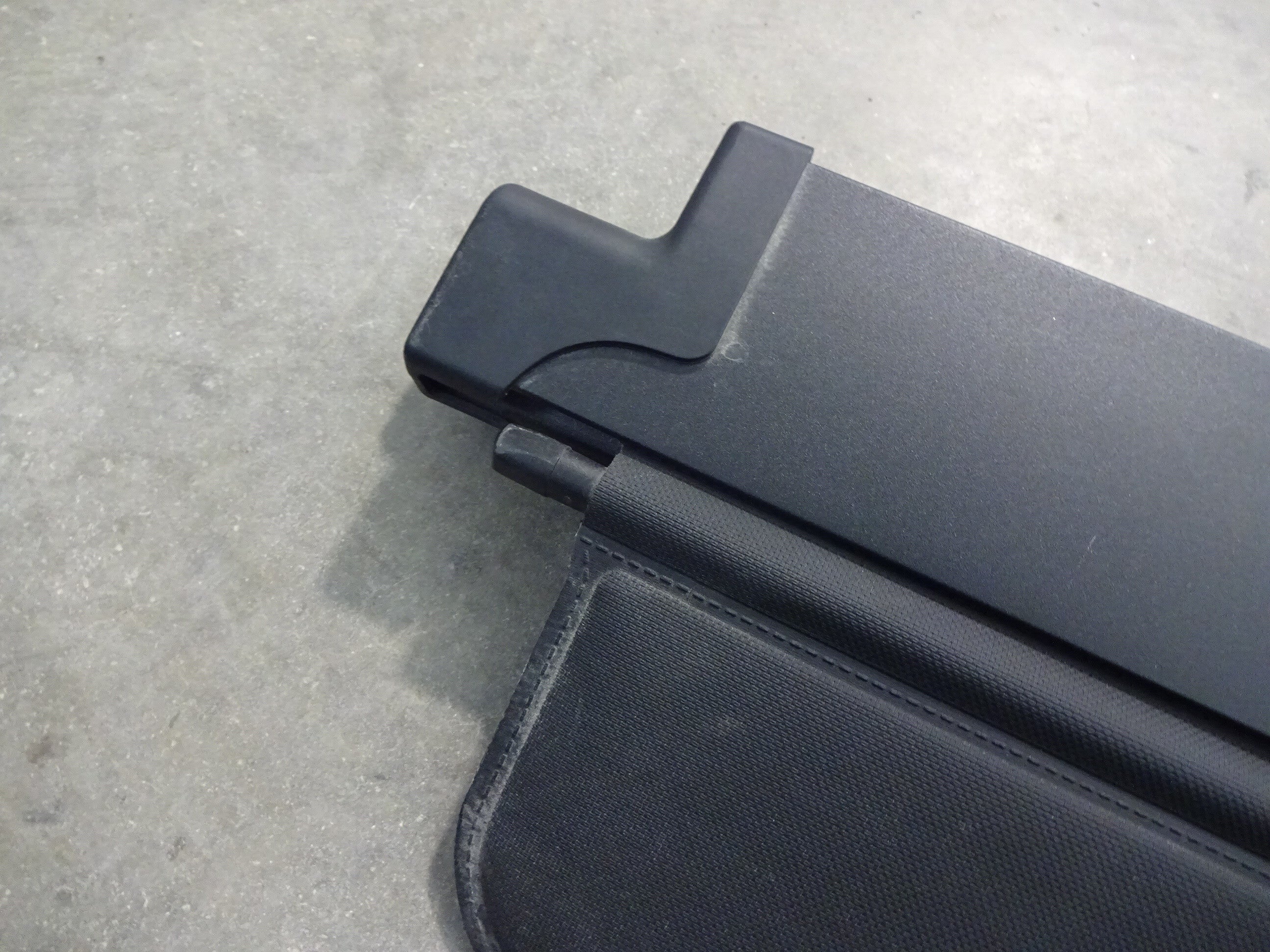 Pre-Owned 2017  X3 Rear Trunk Mounted Cargo Cover  (Good)