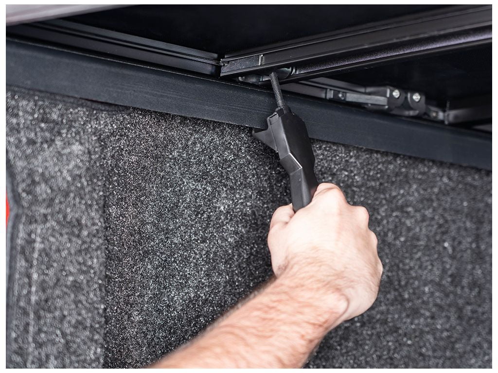 Gator by RealTruck  Soft Tri-Fold Tonneau Cover Compatible with Dodge Ram 2009-2018, 2019-2021 Classic 1500 5Ft 7In Bed-Does Not Fit Rambox