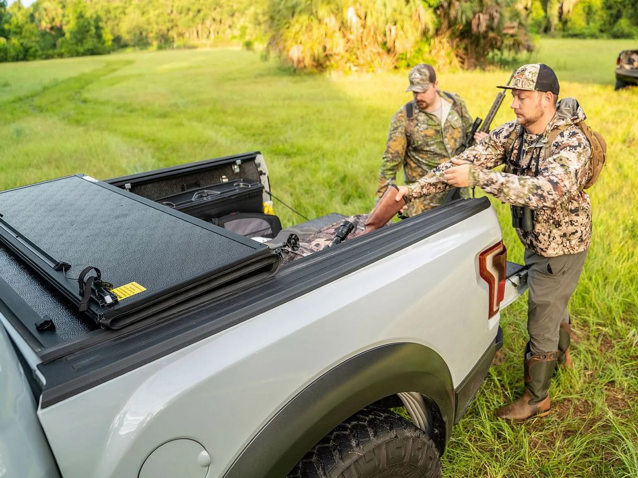 Gator  Hard Tri-Fold Truck Bed Tonneau Cover | GC14003 | Fits 2015 - 2022 Chevy/ Colorado/Canyon 6' 2" Bed (74")