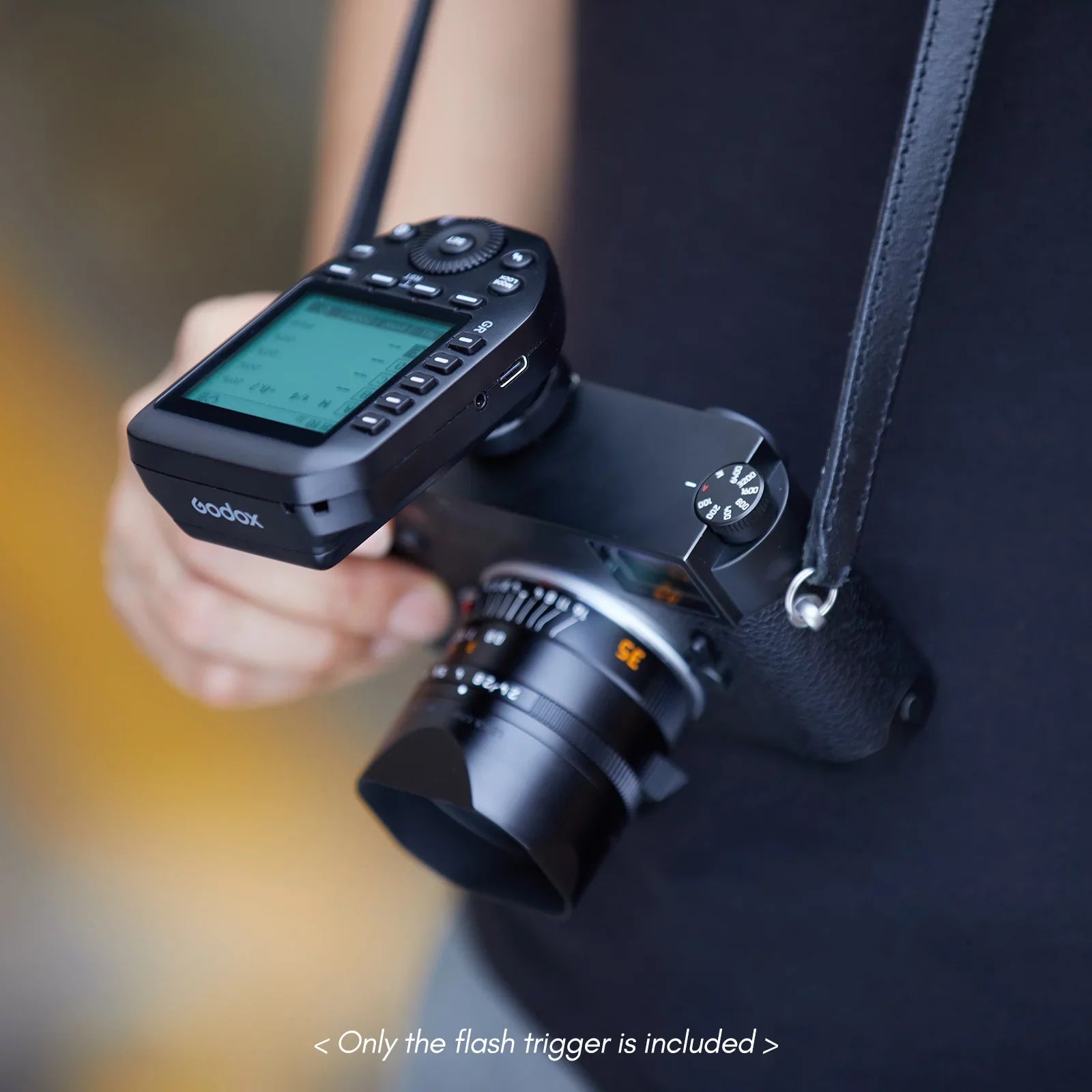 Godox -L 2.4G Wireless Flash Trigger  Autoflash 18000s  Large  Screen 32 Channels 16 Groups Replacement for Leica Cameras
