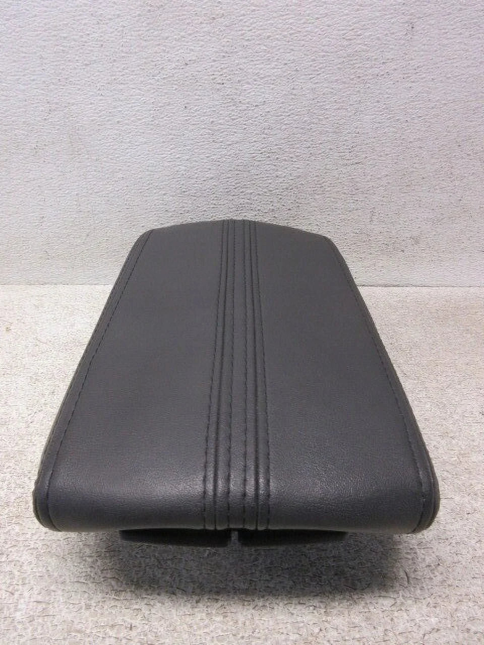 Pre-Owned 10 2010 Lincoln  Black Leather Center Console Lid   (Good)