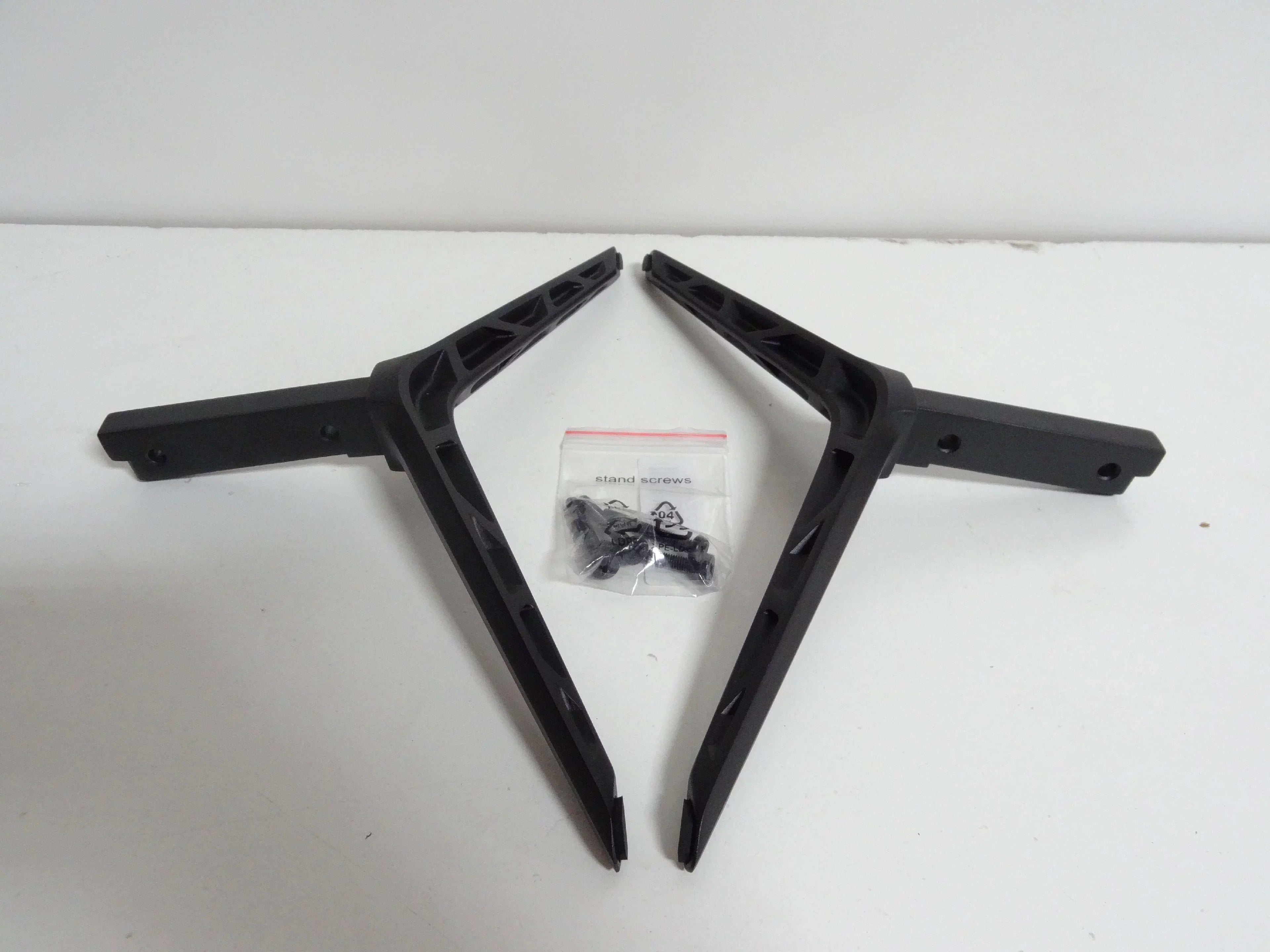 Vizio M556-G4 Stand Legs W/Screws - (81304-003871935AD062664)