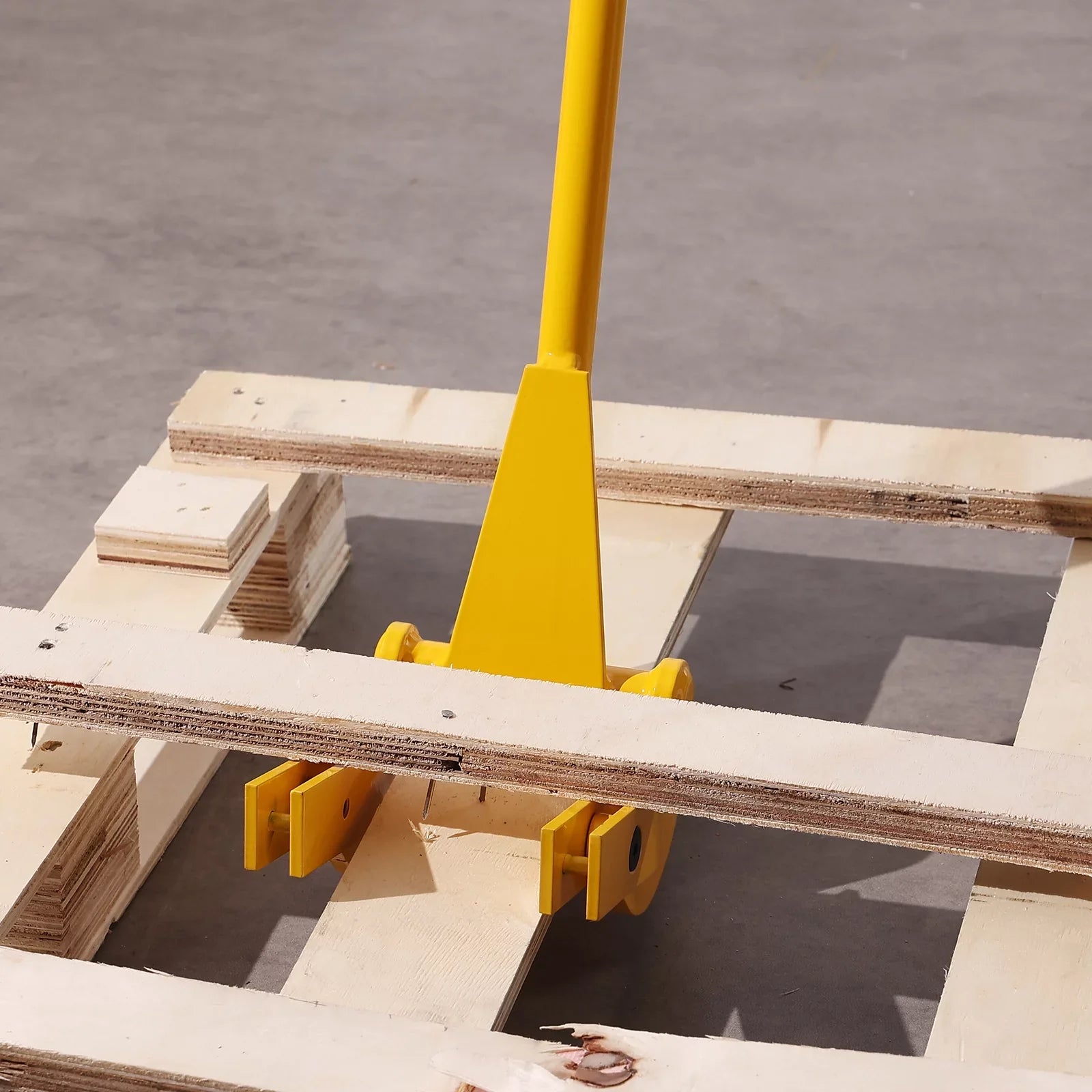 Pallet Buster Deck Wrecker Pallet Tool Pry Bar 41-Inch Handle 2000 lbs