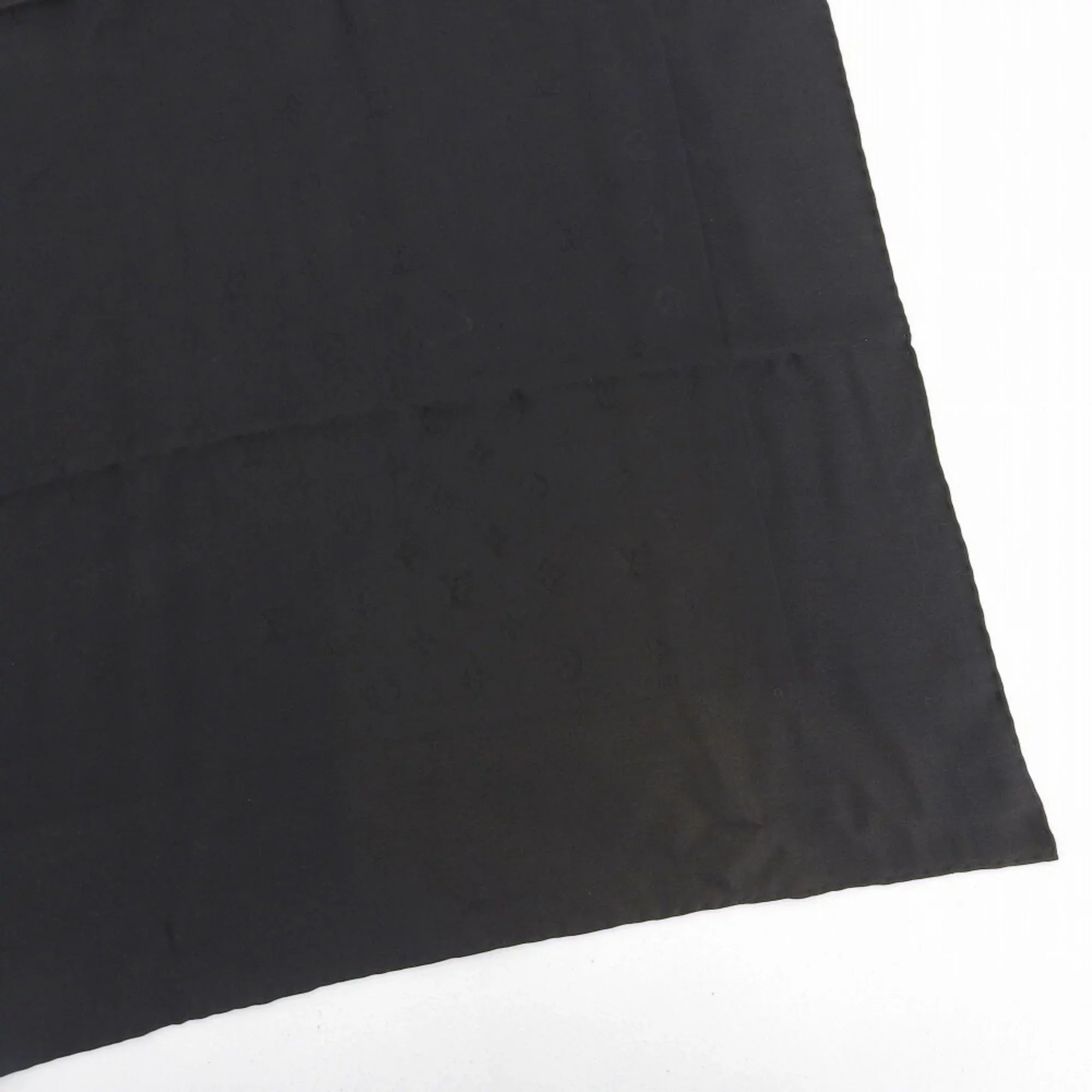 Pre-Owned Louis Vuitton   monogram scarf silk black (Like New)