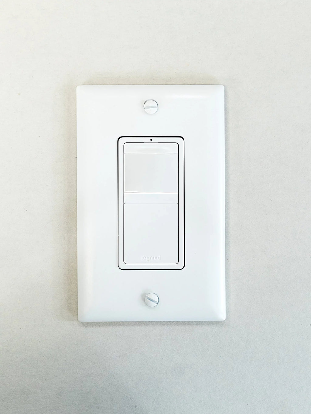 Legrand Radiant 15 amps Motion Sensor Switch Ivory, Light Almond, White 1 pk