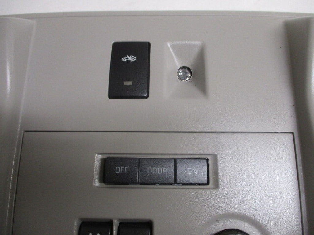 Pre-Owned 2015-2020 Cadillac Escalade Overhead Roof Console w/Homelink & Sunroof   (Good)
